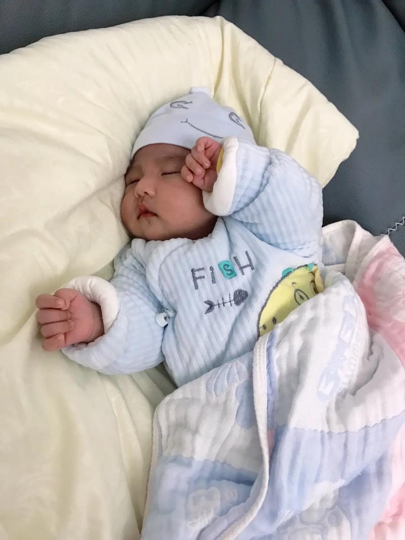 一小孩半夜给姐姐吃坤巴,你敢相信吗?
